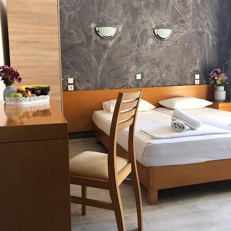Central Guest House Skiathos エクステリア 写真