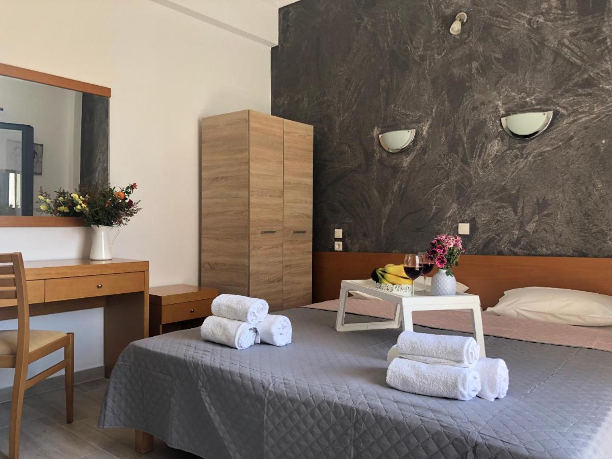 Central Guest House Skiathos エクステリア 写真