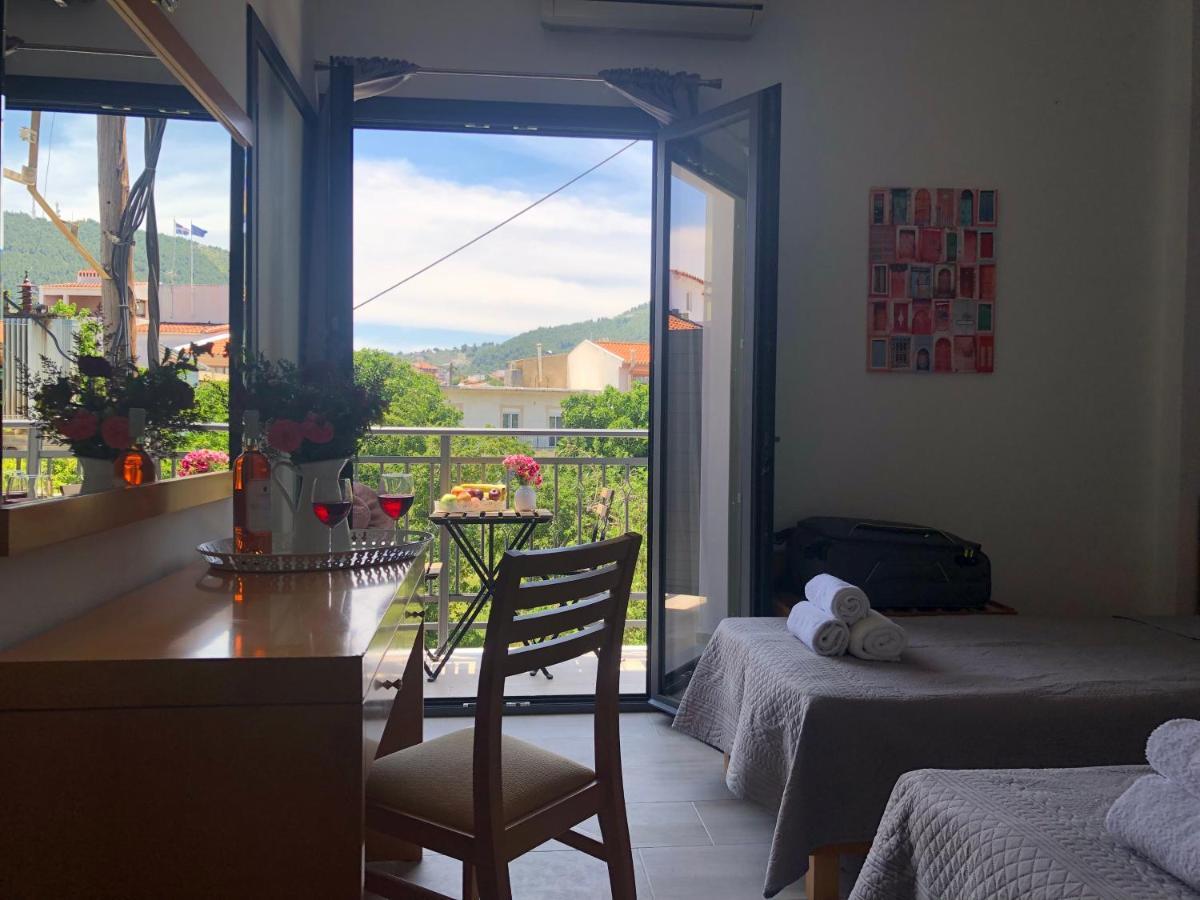 Central Guest House Skiathos エクステリア 写真