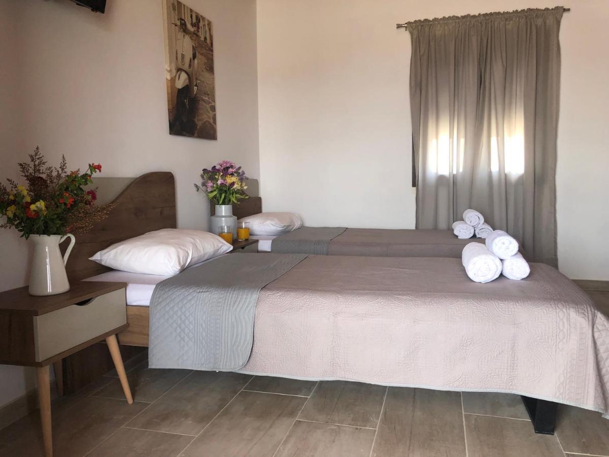 Central Guest House Skiathos エクステリア 写真