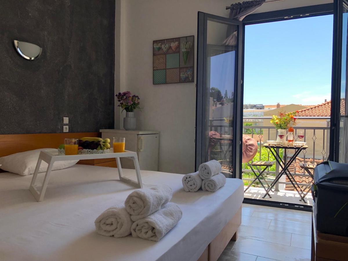 Central Guest House Skiathos エクステリア 写真