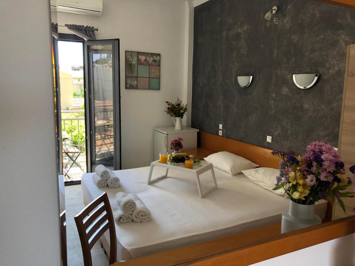 Central Guest House Skiathos エクステリア 写真