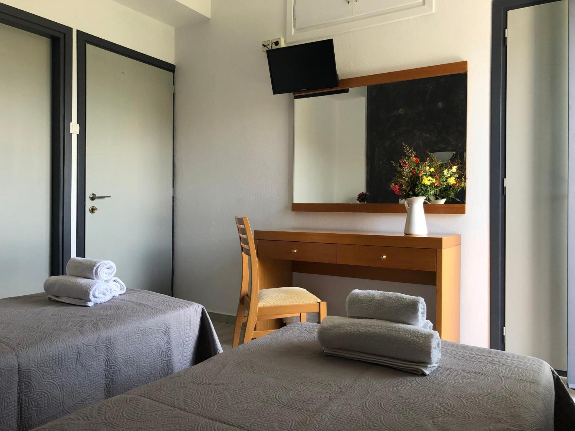 Central Guest House Skiathos エクステリア 写真
