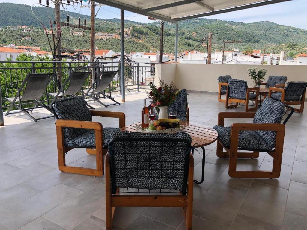 Central Guest House Skiathos エクステリア 写真